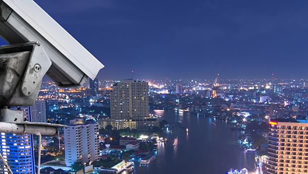 Surveillance Cameras Convey Accurate Information on Disasters Even in Low-Visibility Scenarios