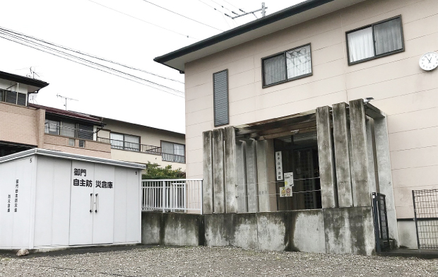 日中の三島市並木自治会館